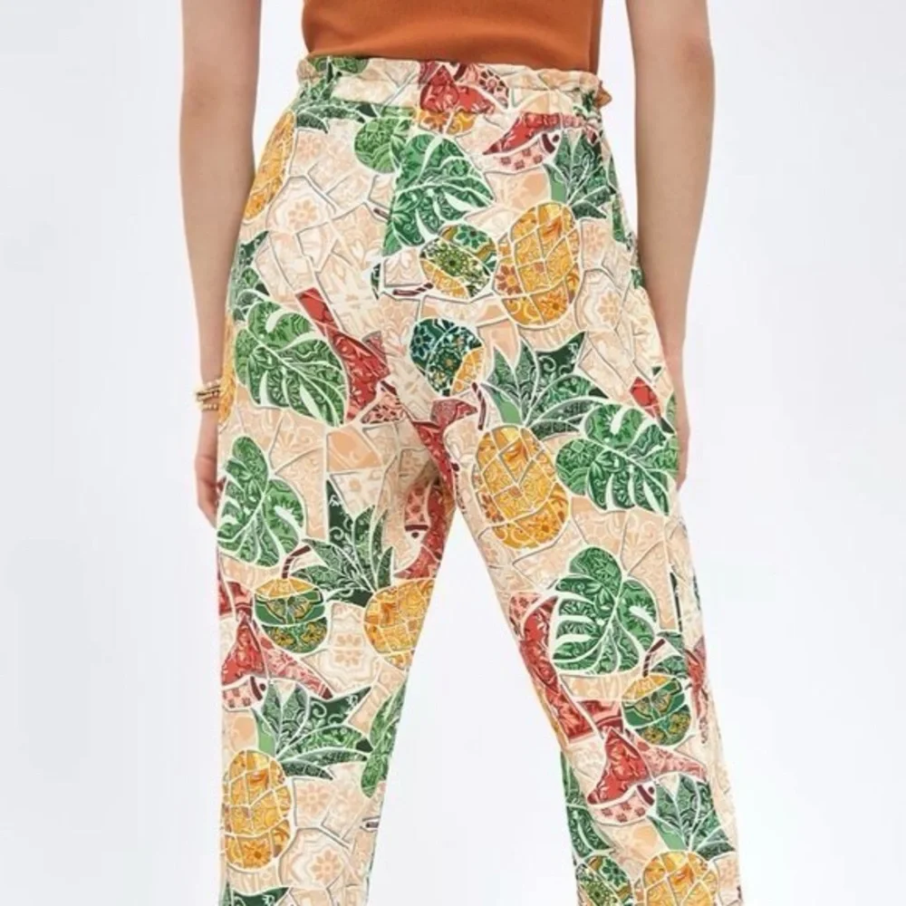 FARM Rio Anthropologie Mosaic Tapered Pants Green Tropical Size Small - Picture 3 of 13